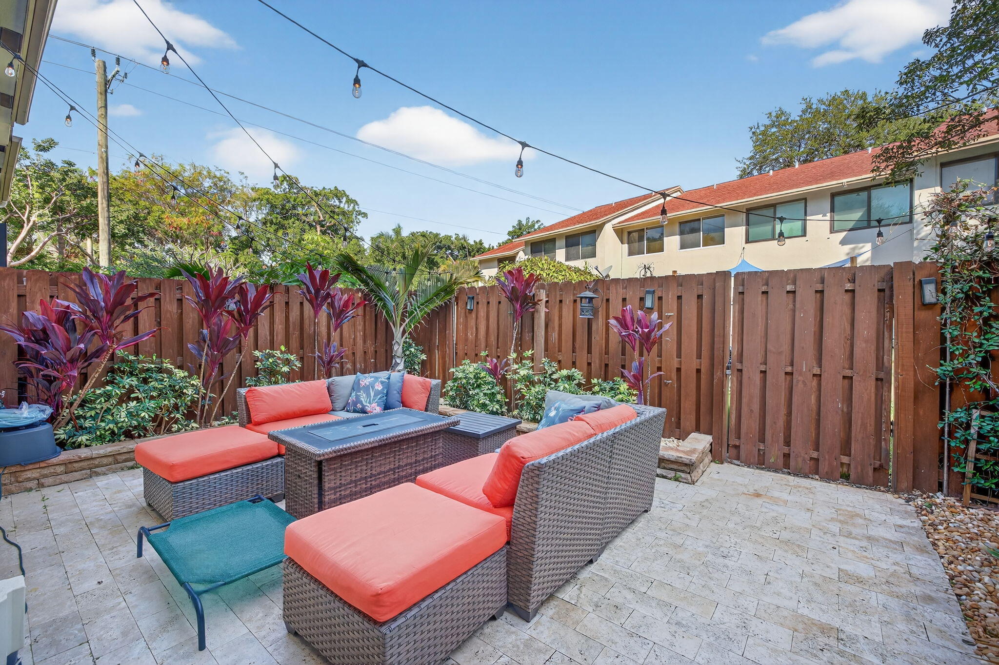 237 City View Drive, Unit 237 Fort Lauderdale, FL 33311 - Photo 24 of 81 a backyard of a house with outdoor seating
