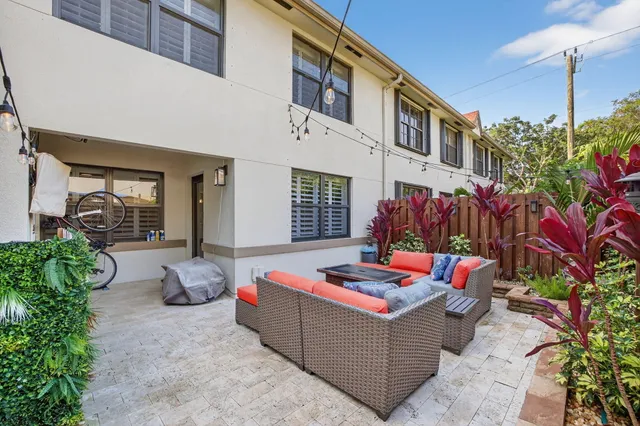 $575,000 | 237 City View Drive, Unit 237, Fort Lauderdale, FL 33311