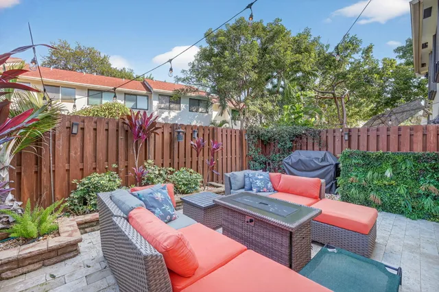 $575,000 | 237 City View Drive, Unit 237, Fort Lauderdale, FL 33311