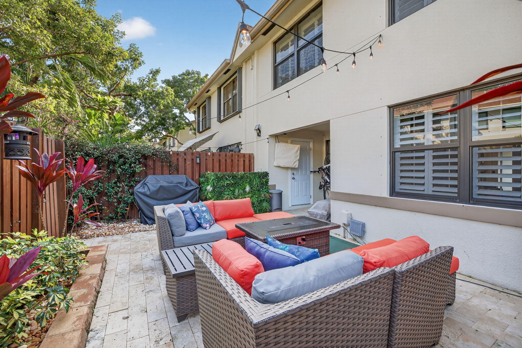 237 City View Drive, Unit 237 Fort Lauderdale, FL 33311 - Photo 27 of 81 a outdoor space with patio furniture
