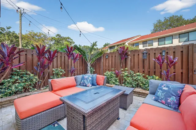 $575,000 | 237 City View Drive, Unit 237, Fort Lauderdale, FL 33311