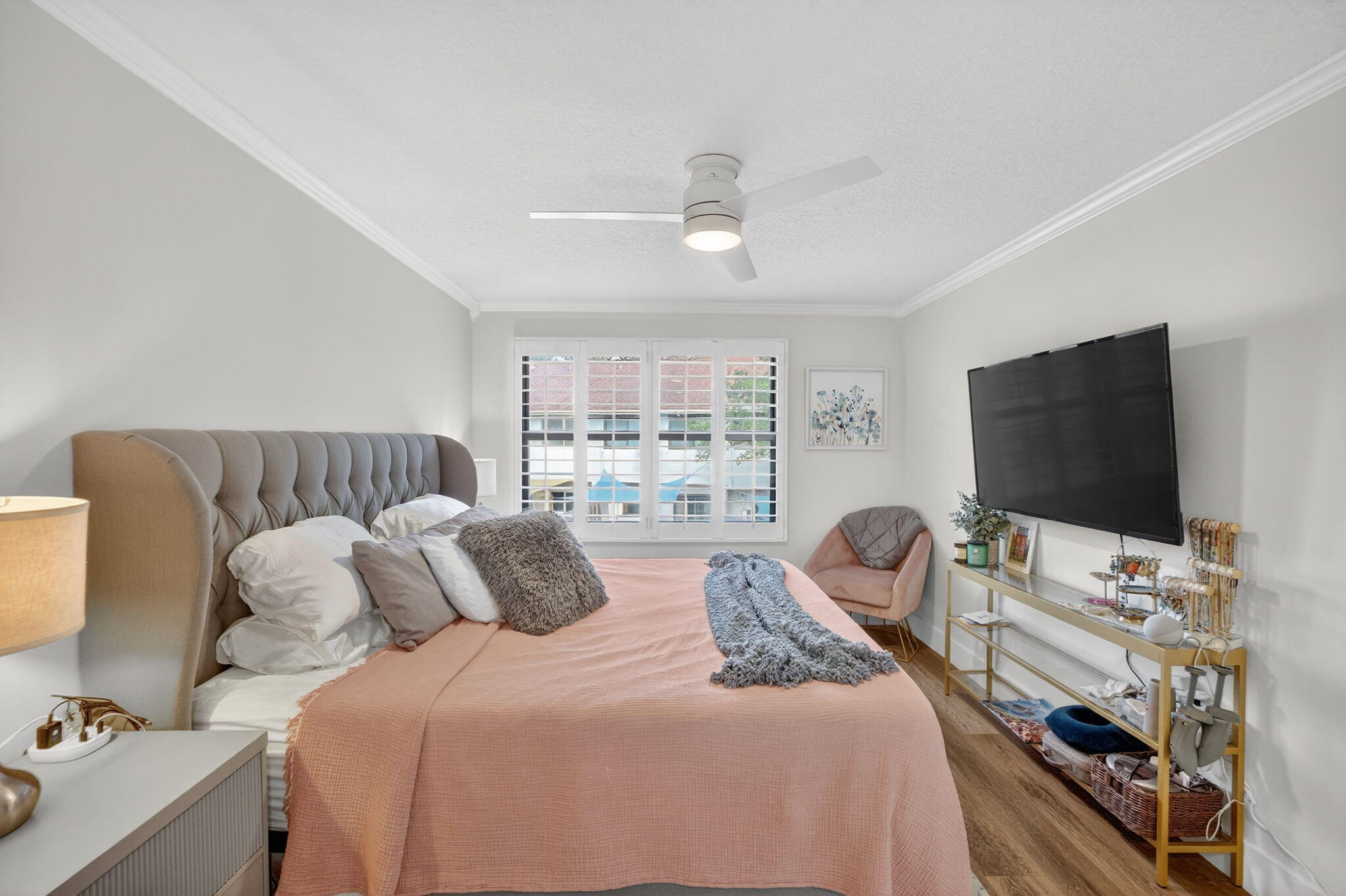 237 City View Drive, Unit 237 Fort Lauderdale, FL 33311 - Photo 33 of 81 a bedroom with a bed and a flat screen tv