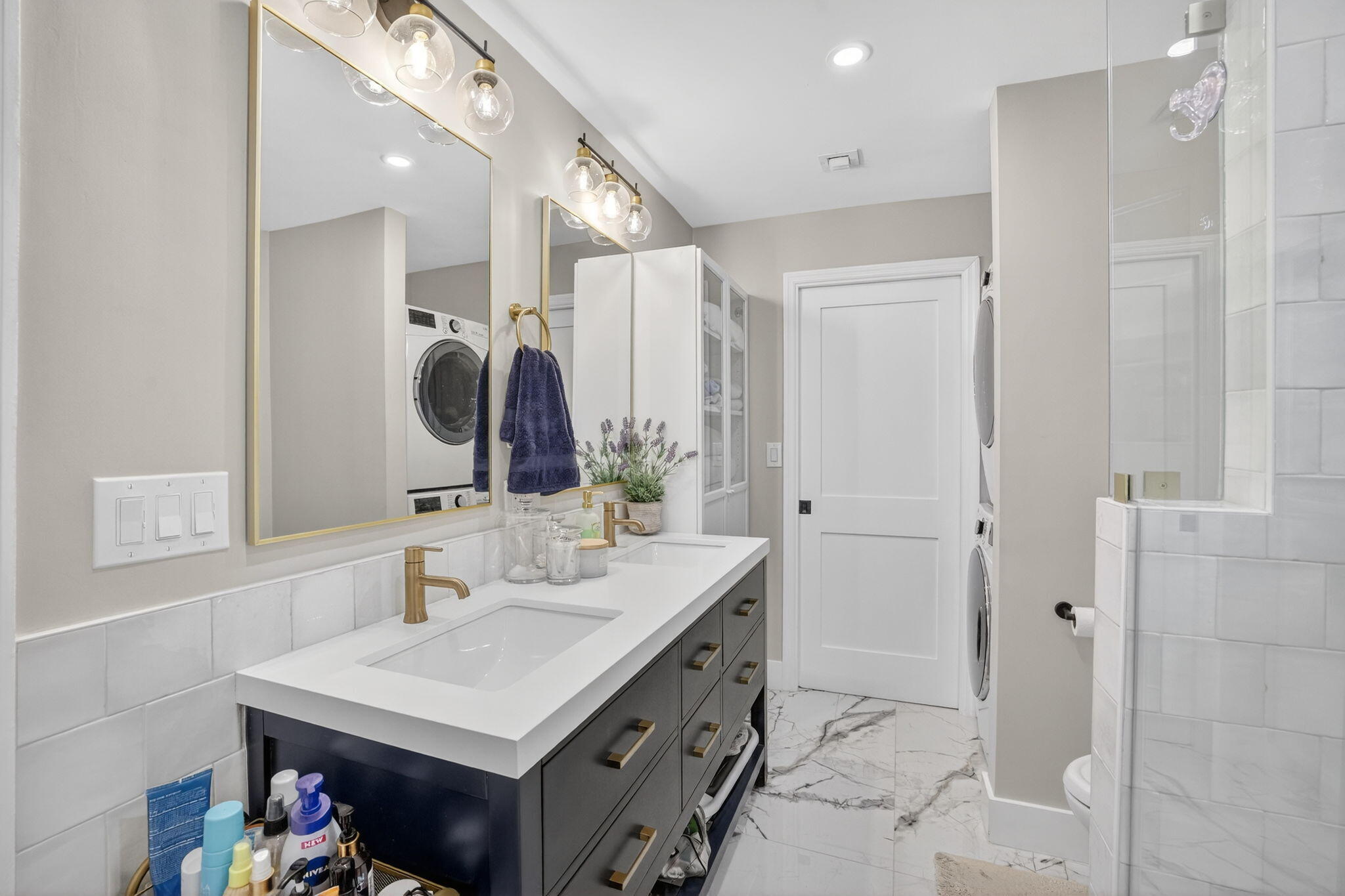 237 City View Drive, Unit 237 Fort Lauderdale, FL 33311 - Photo 38 of 81 a bathroom with a sink vanity and a mirror
