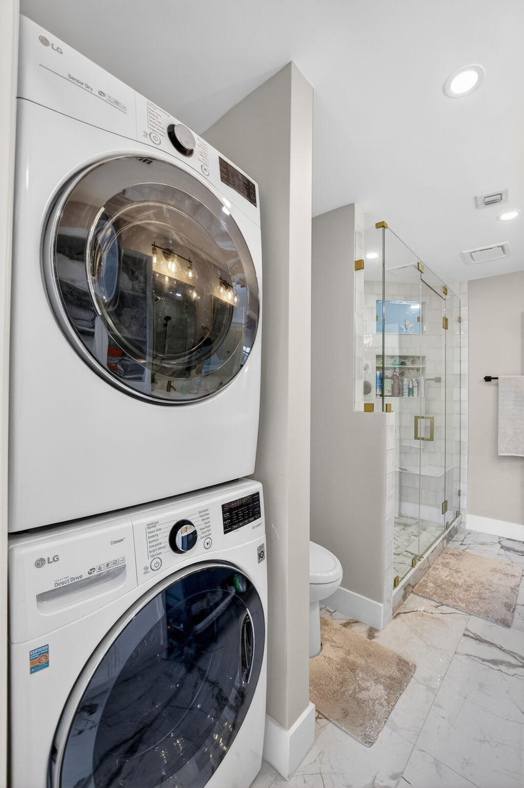 237 City View Drive, Unit 237 Fort Lauderdale, FL 33311 - Photo 43 of 81 a utility room with dryer and washer