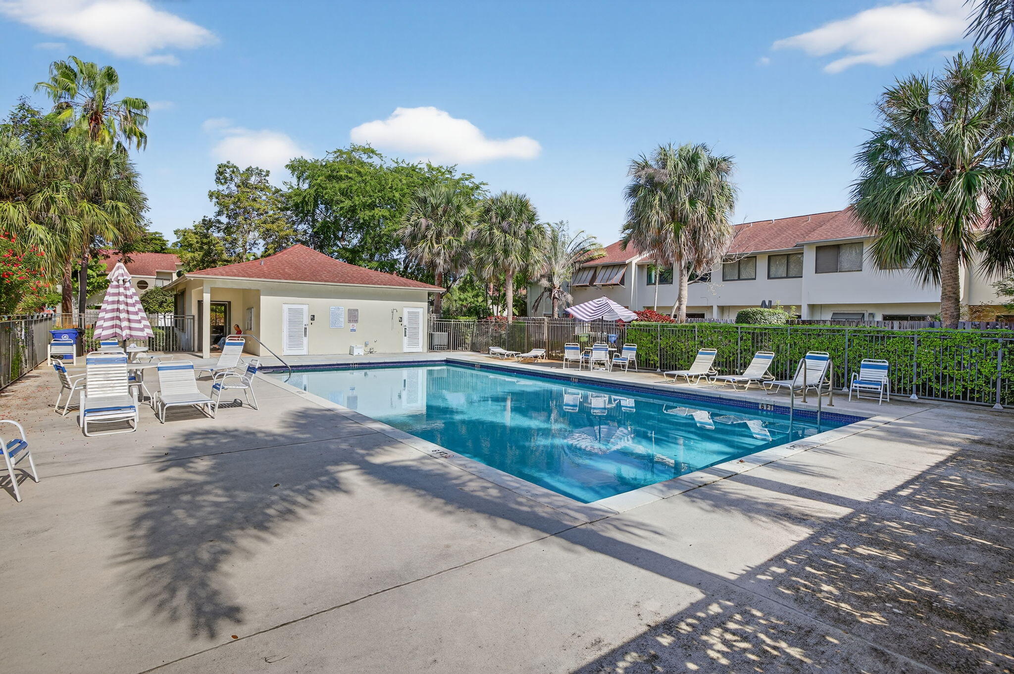 237 City View Drive, Unit 237 Fort Lauderdale, FL 33311 - Photo 58 of 81 a view of a house with a yard