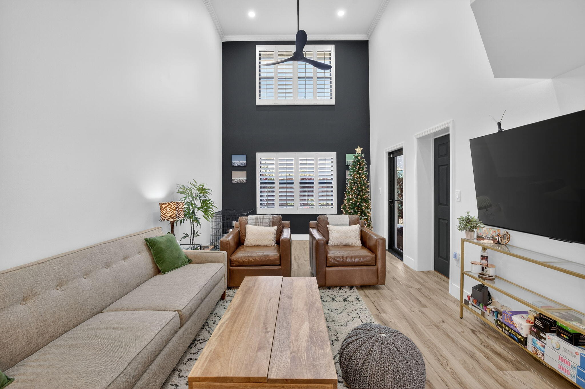 237 City View Drive, Unit 237 Fort Lauderdale, FL 33311 - Photo 6 of 81 a living room with furniture and a flat screen tv