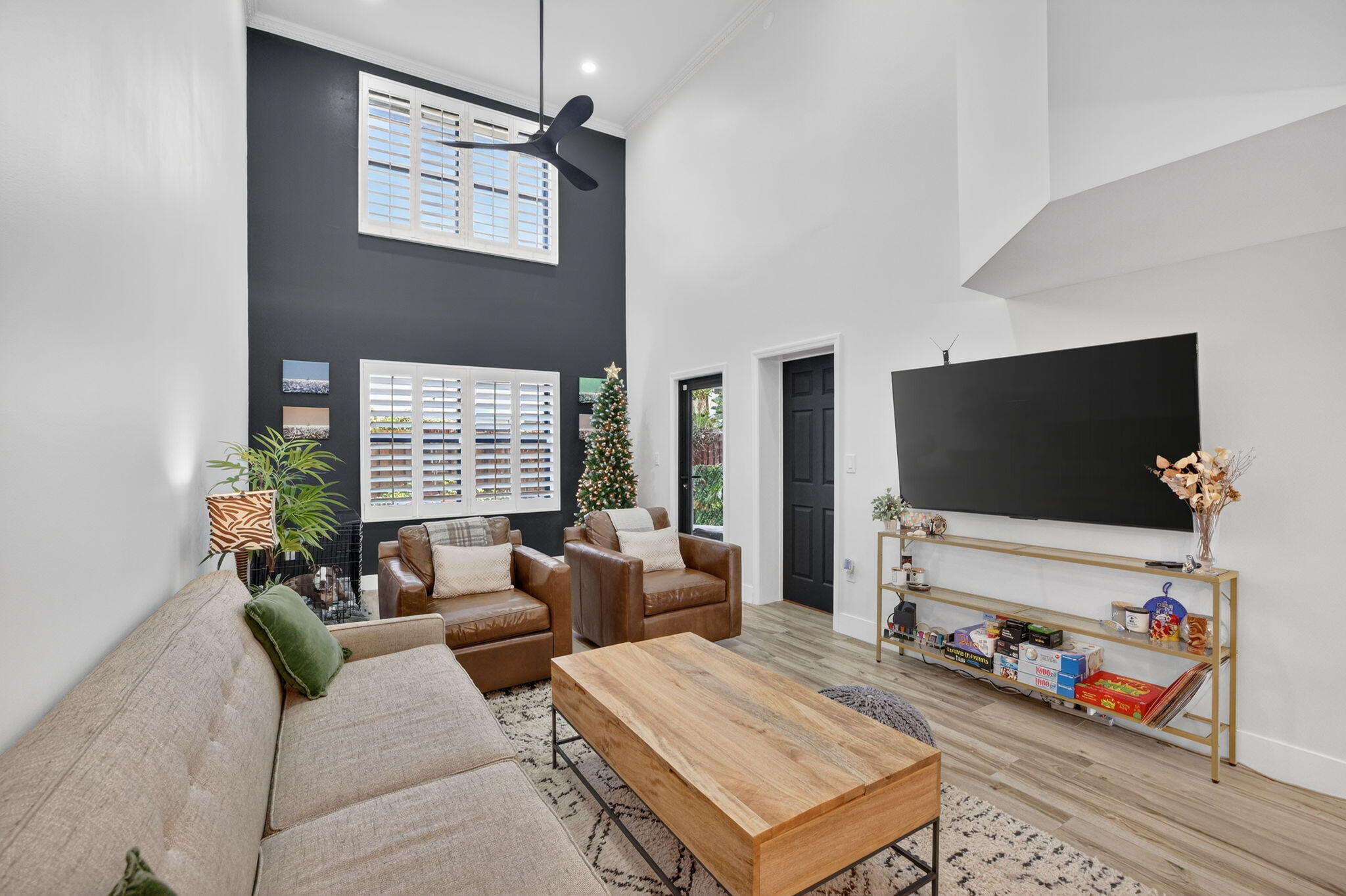 237 City View Drive, Unit 237 Fort Lauderdale, FL 33311 - Photo 7 of 81 a living room with furniture and a flat screen tv