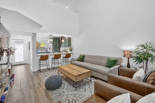 $575,000 | 237 City View Drive, Unit 237, Fort Lauderdale, FL 33311