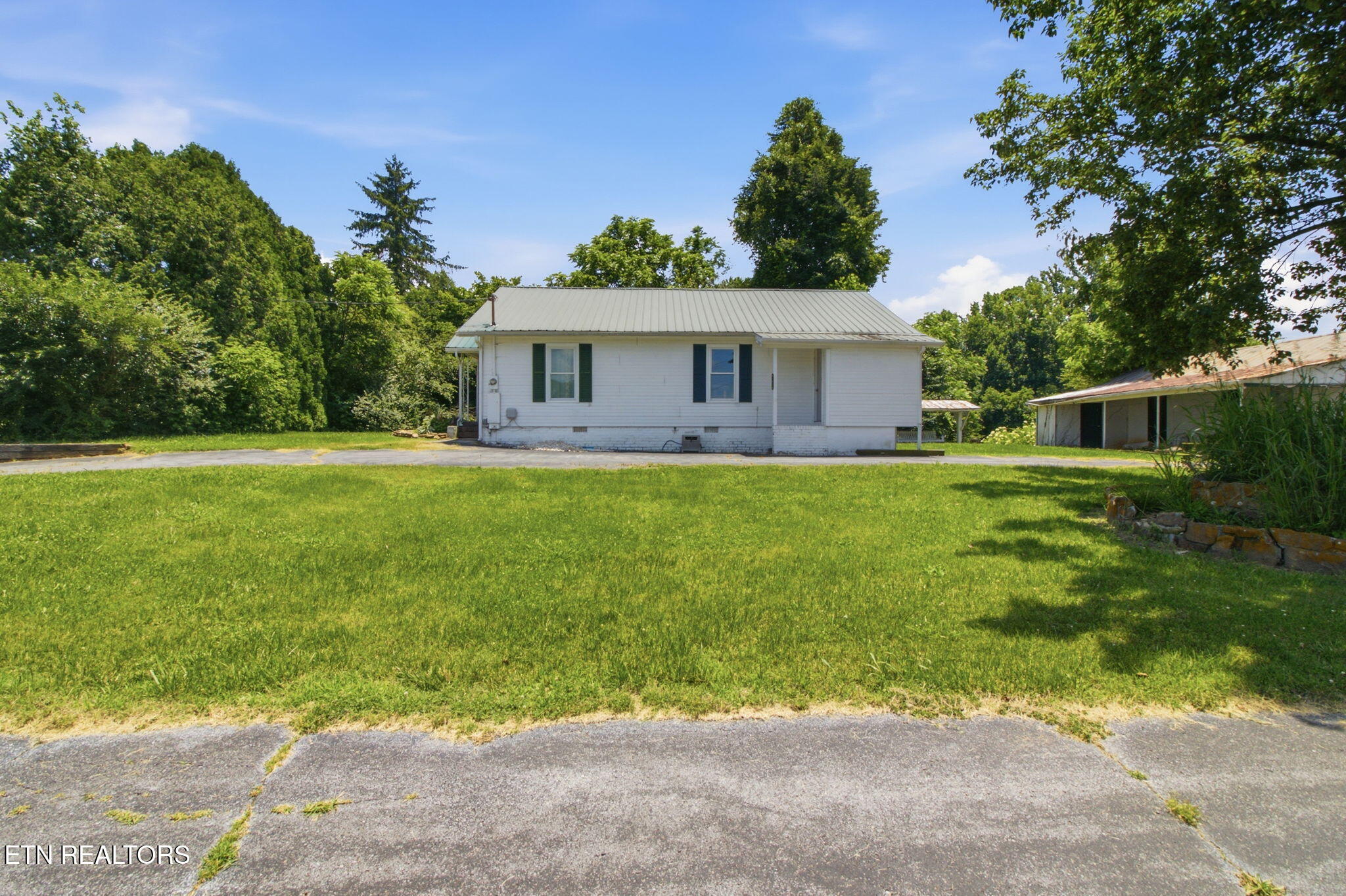 6715 Greer Road Knoxville, TN 37918 - Photo 3 of 24 side view