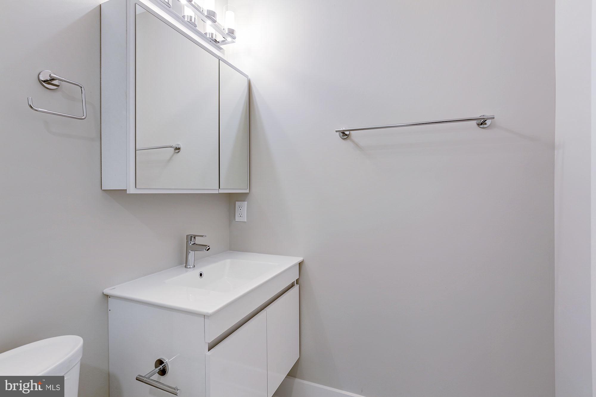 1519 K Street Southeast, Unit 101 Washington, DC 20003 - Photo 9 of 17 2nd full bath