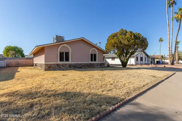 a house view with a outdoor space