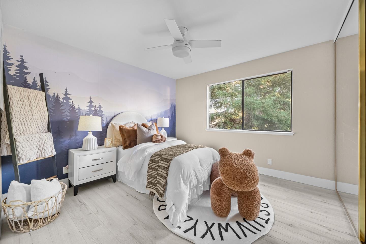 966 Silicon Drive San Jose, CA 95126 - Photo 15 of 31 a living room with furniture and a window
