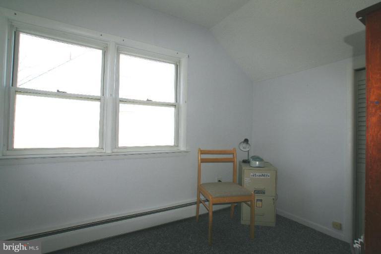 1211 Berk Avenue Rosedale, MD 21237 - Photo 14 of 15 Upper level sitting room