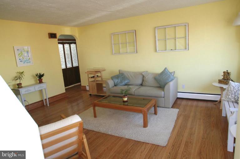 1211 Berk Avenue Rosedale, MD 21237 - Photo 10 of 15 Family-sized Living Room