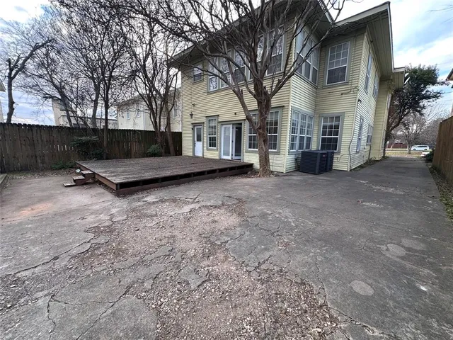 $2,050 | 5614 Columbia Avenue, Dallas, TX 75214