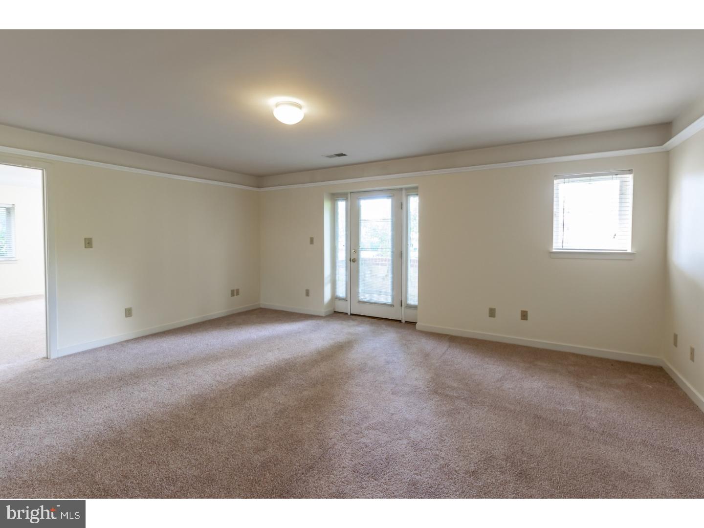 8301 Westview Road Wilmington, DE 19802 - Photo 6 of 23 Living Room