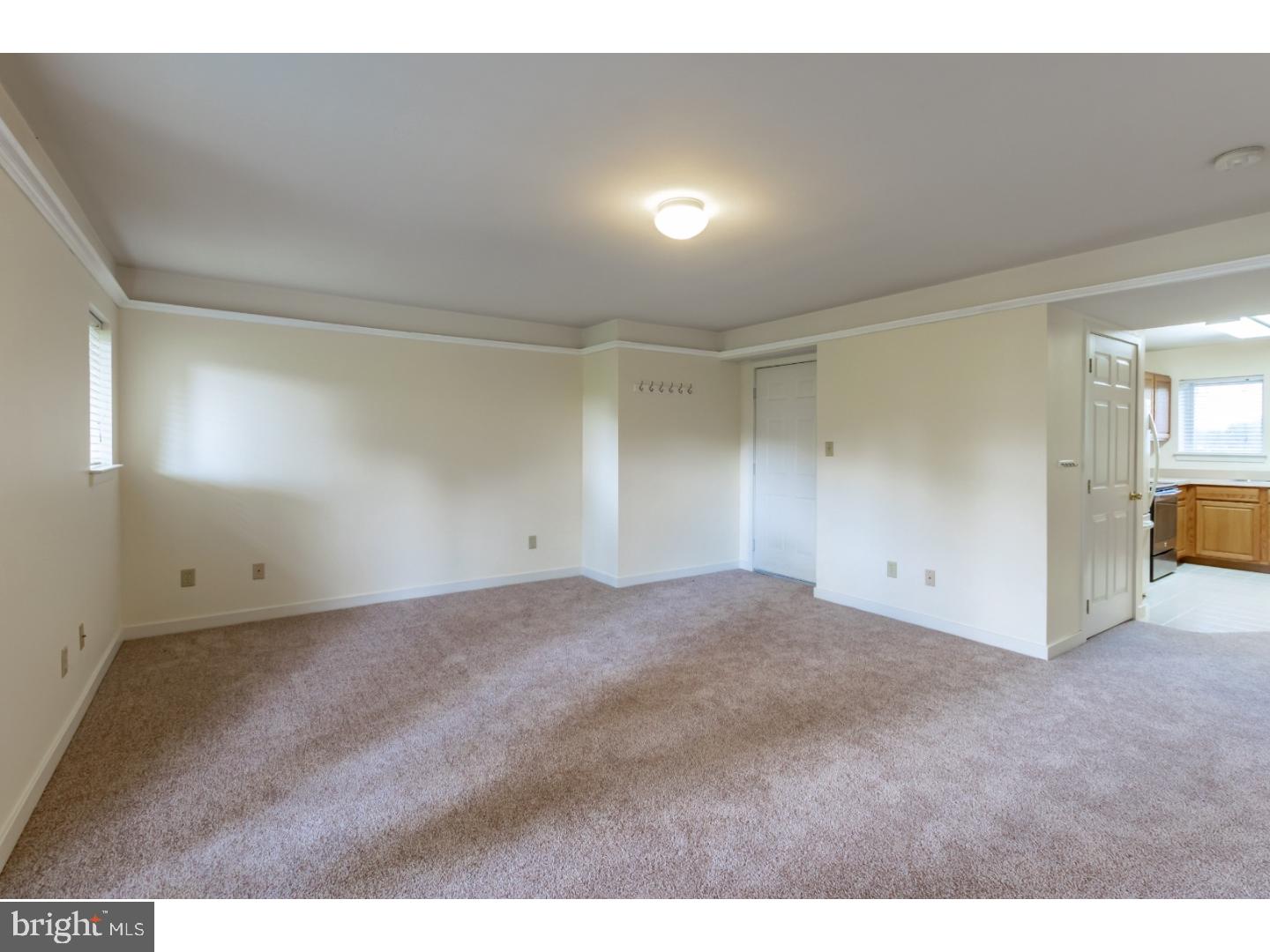 8301 Westview Road Wilmington, DE 19802 - Photo 9 of 23 Living Room