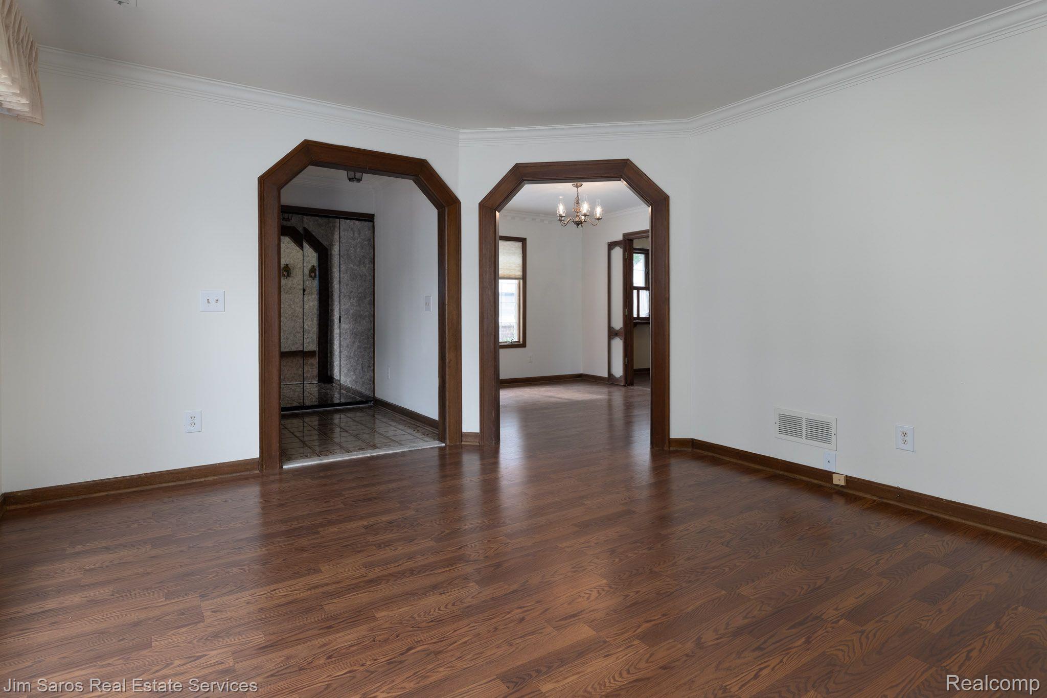 1769 Hampton Road Grosse Pointe, MI 48236 - Photo 9 of 27 Gallery Image 9