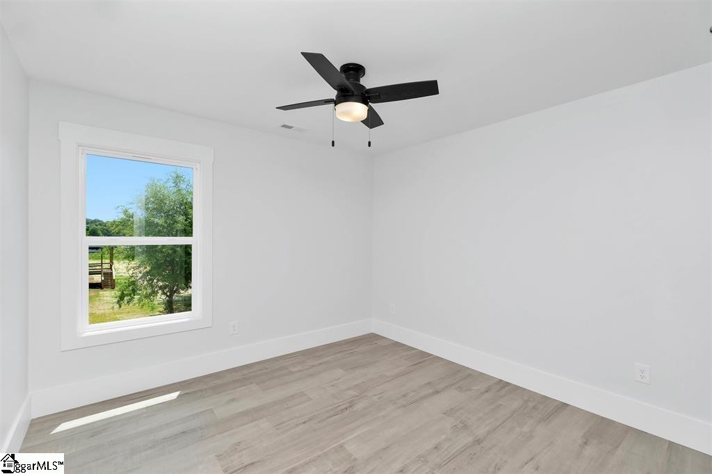 194 Barnett Road Campobello, SC 29322 - Photo 18 of 28