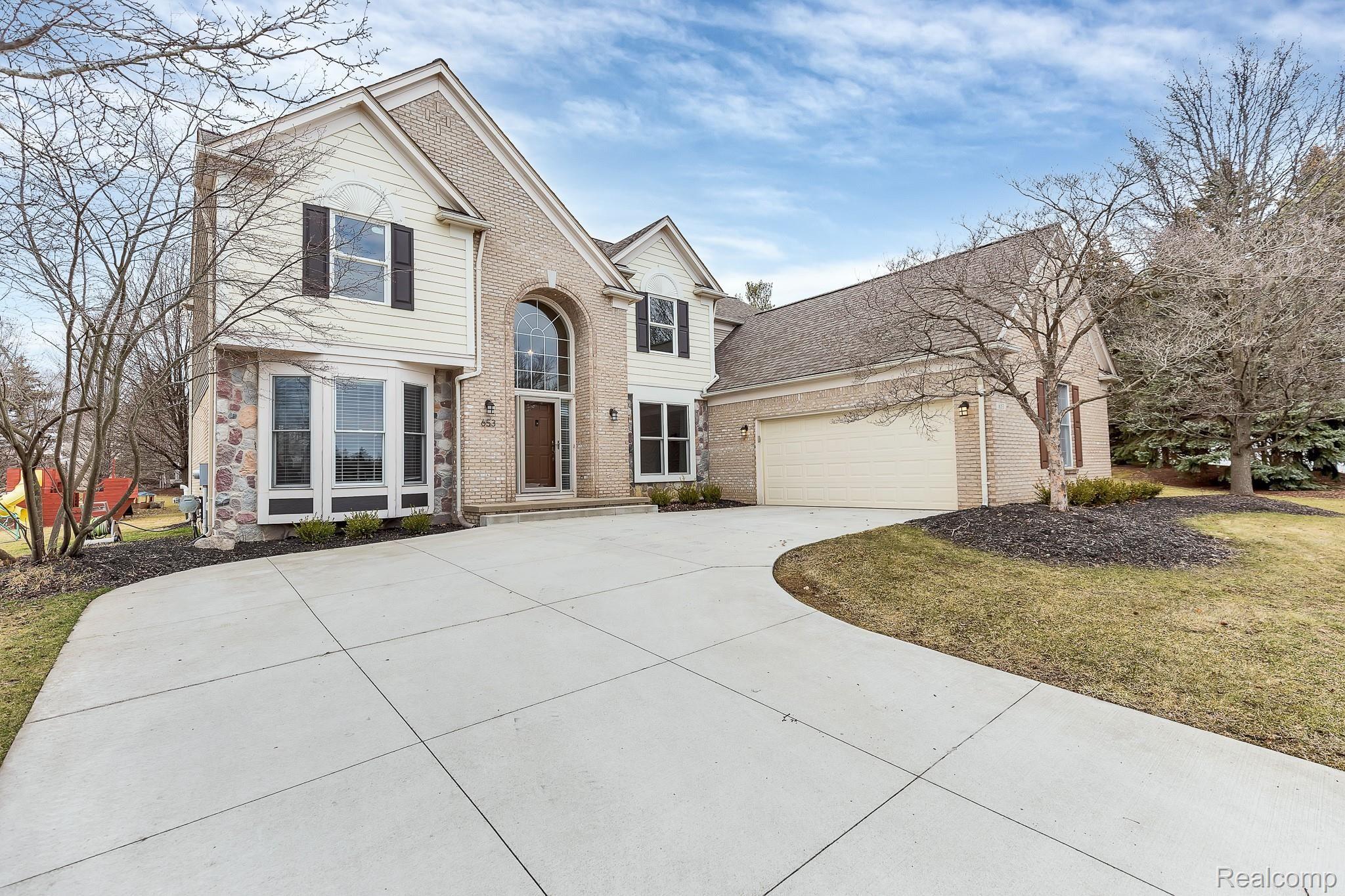 653 Wyngate Drive Rochester, MI 48307 - Photo 2 of 48 2.jpg