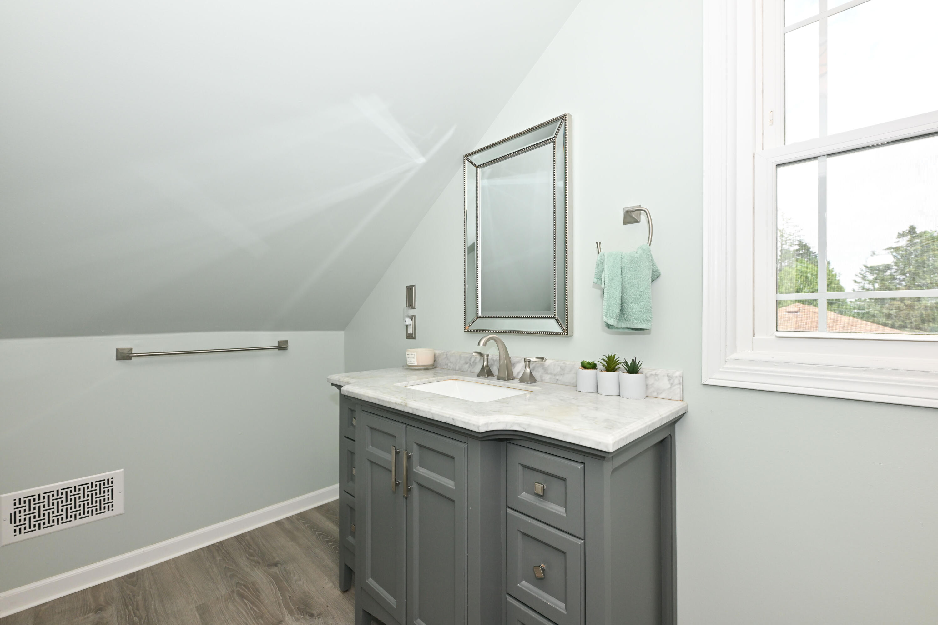 10518 West Spring Green Road Greenfield, WI 53228 - Photo 19 of 38 Photo (21)