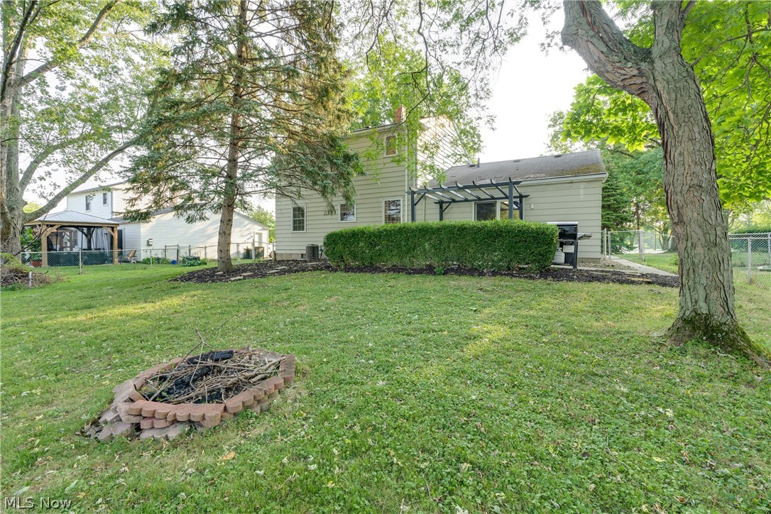 15380 Howe Road Strongsville, OH 44136 - Photo 3 of 24