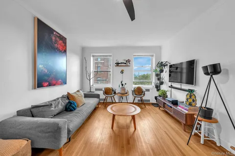 $775,000 | 7615 35th Avenue, Unit 4E | Jackson Heights