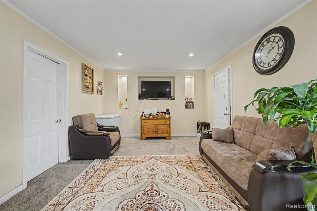 8650 Whitlock Avenue Dearborn, MI 48126 - Photo 15 of 40