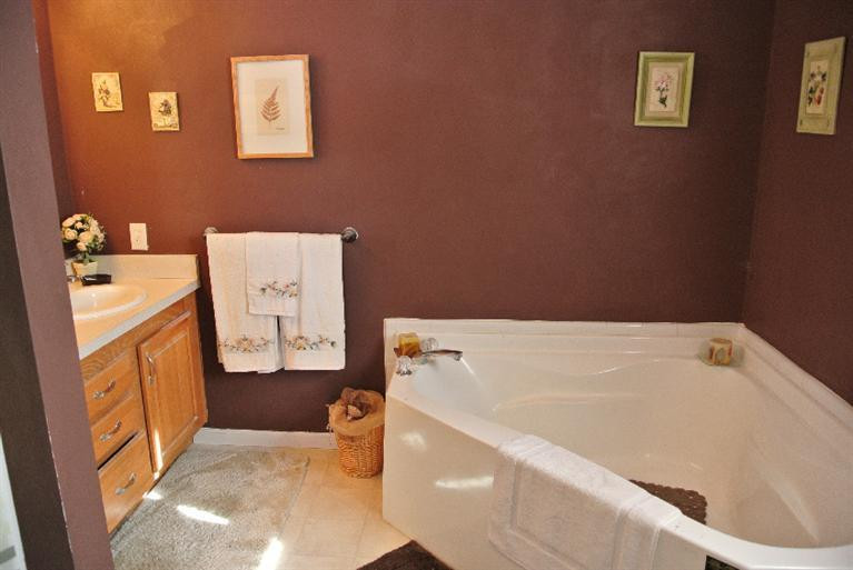 6456 Hartland Road Fenton, MI 48430 - Photo 15 of 25 Photo 15