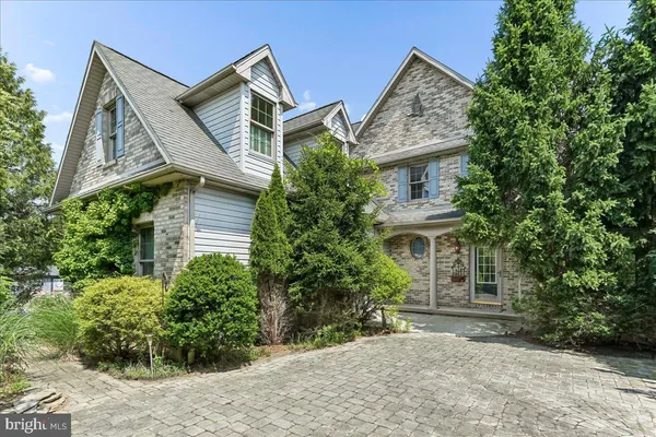 $675,000 | 8247 Hensingersville Road, Alburtis, PA 18011