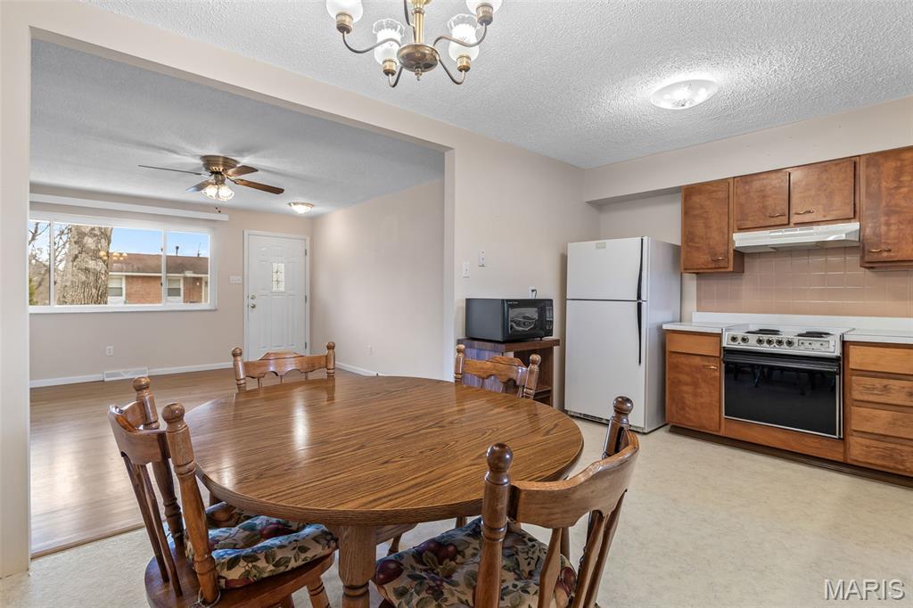 2917 Raw Wind Drive High Ridge, MO 63049 - Photo 10 of 36