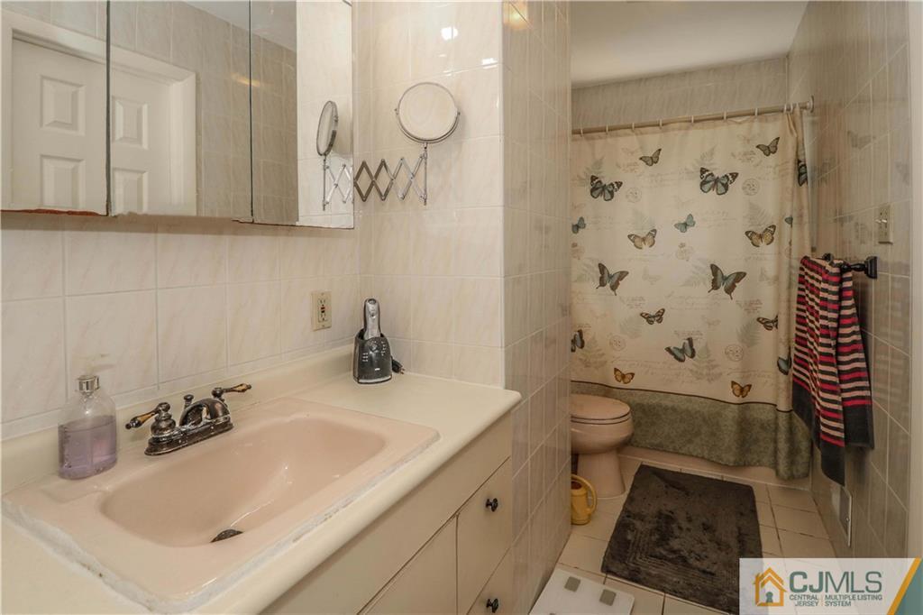 38 Rieder Road Edison, NJ 08817 - Photo 14 of 22 Gallery Image 14