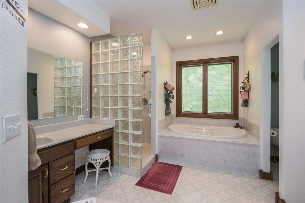 1477 Seneca Road Northwest Swisher, IA 52338 - Photo 23 of 42 Gallery Image 23
