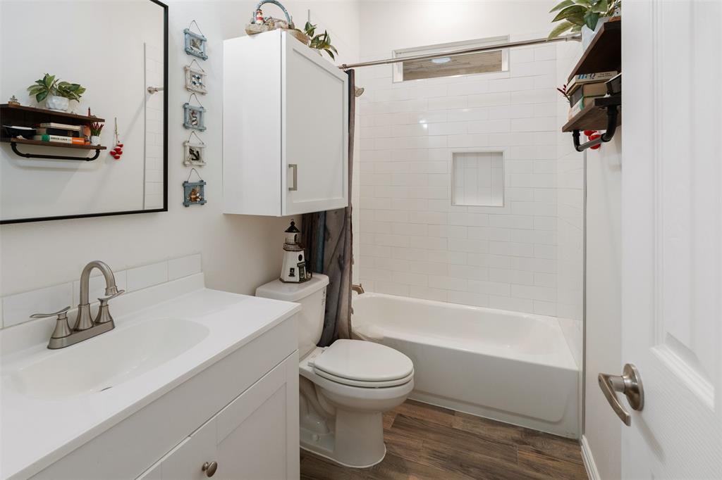 6156 Inca Drive Mabank, TX 75156 - Photo 18 of 30 a bathroom with a sink a toilet and shower