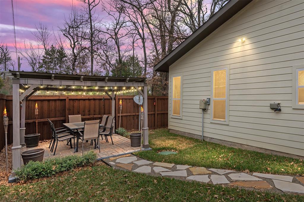 6156 Inca Drive Mabank, TX 75156 - Photo 24 of 30 a view of a patio with table and chairs and potted plants