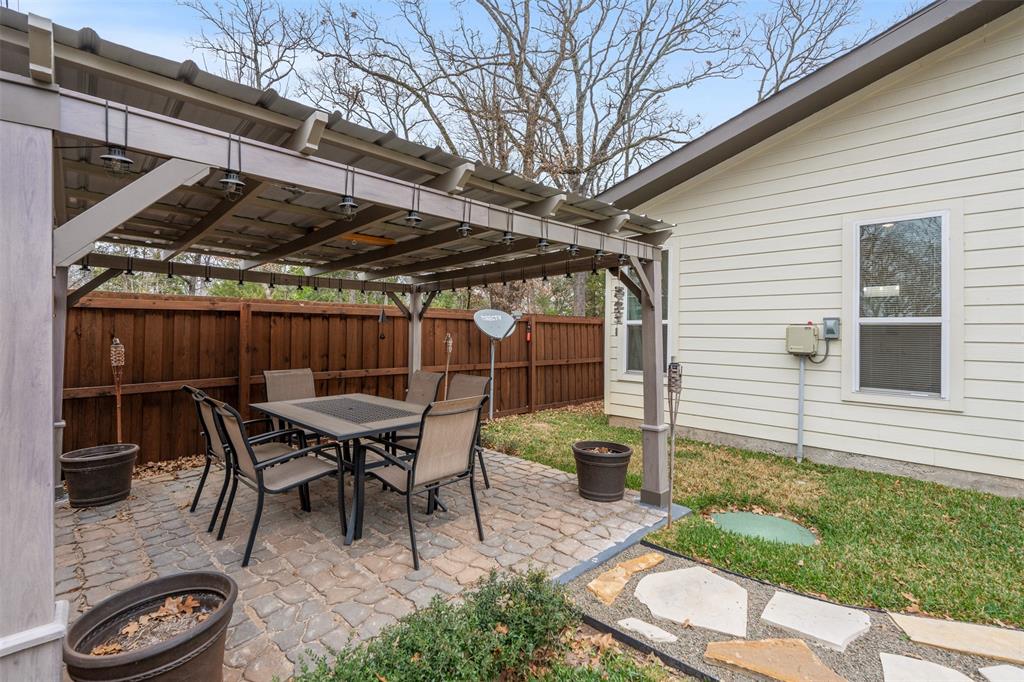6156 Inca Drive Mabank, TX 75156 - Photo 28 of 30 a patio with table and chairs and potted plants