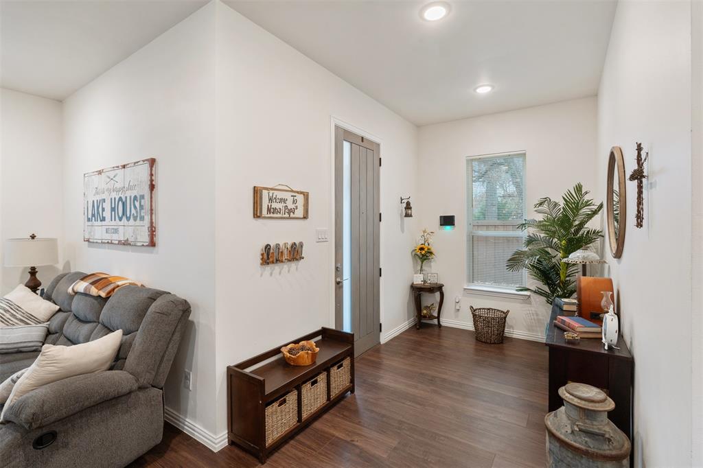 6156 Inca Drive Mabank, TX 75156 - Photo 5 of 30 a living room with furniture and a potted plant