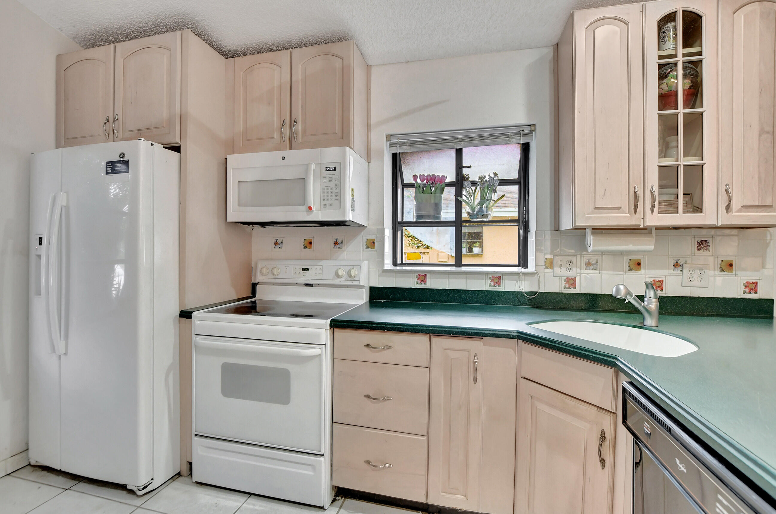 8238 Springtree Road, Unit A Boca Raton, FL 33496 - Photo 6 of 48 06_dsc_1526