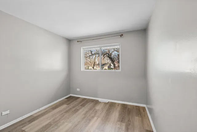 $280,000 | 18945 West Old Plank Road, Grayslake, IL 60030