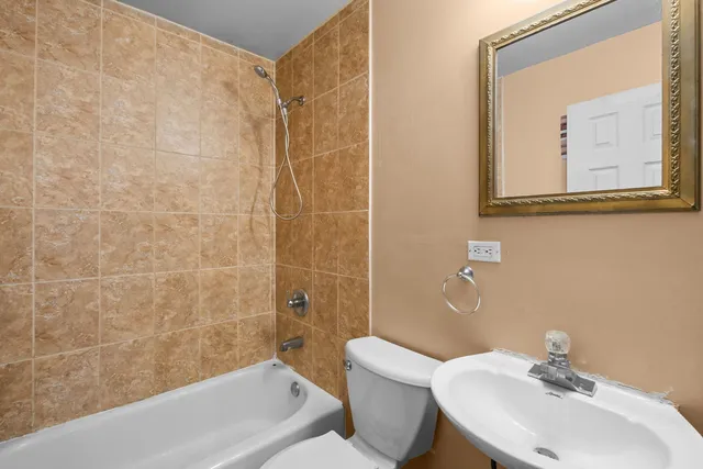 $280,000 | 18945 West Old Plank Road, Grayslake, IL 60030