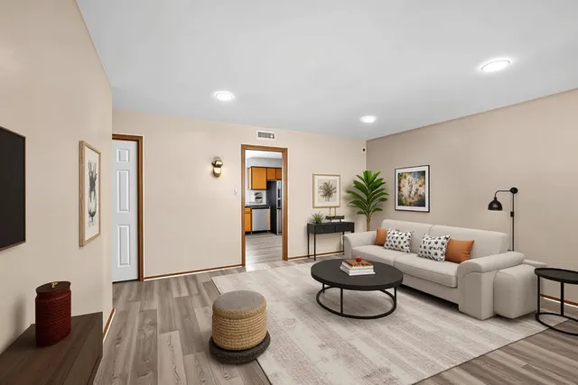 $280,000 | 18945 West Old Plank Road, Grayslake, IL 60030