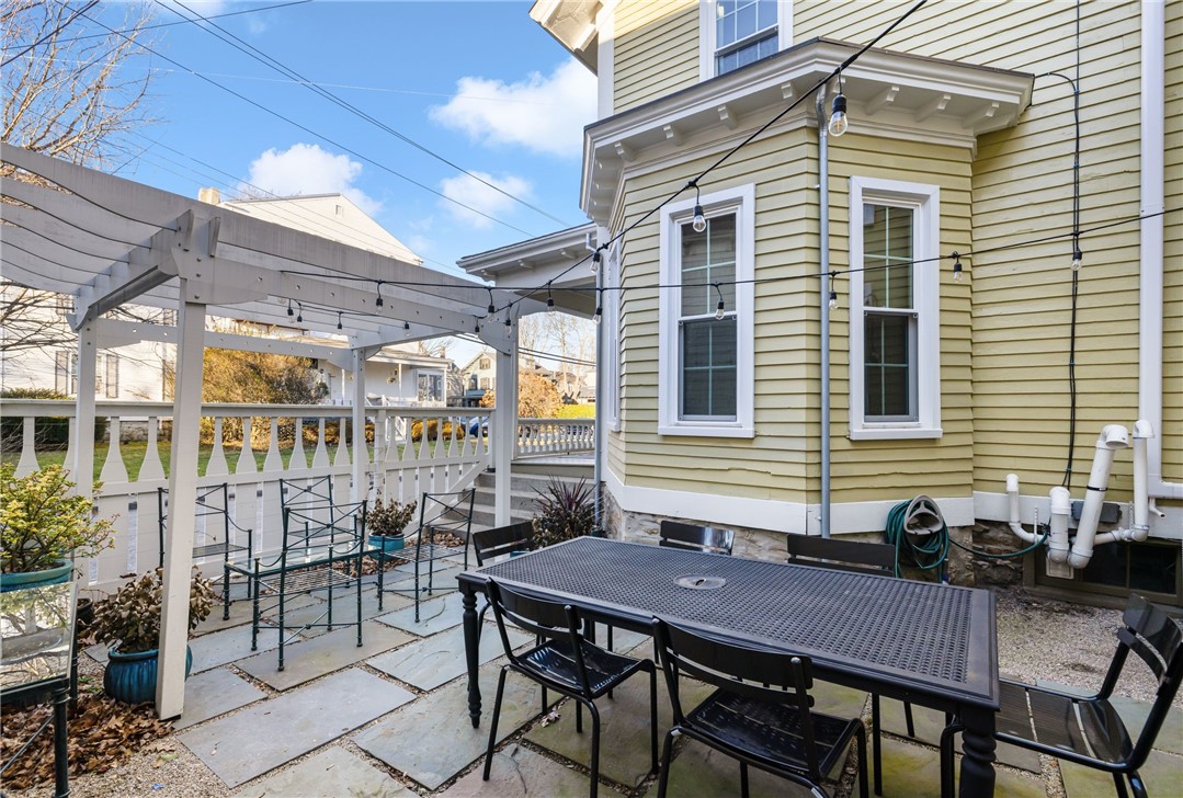 17 Old Beach Road Newport, RI 02840 - Photo 37 of 40
