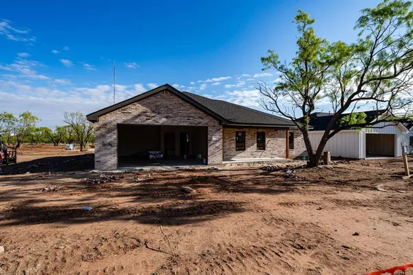 $321,200 | 705 East Davenport Street, Stamford, TX 79553