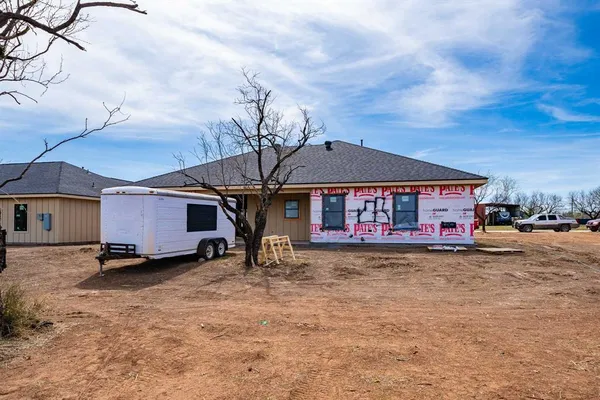 $321,200 | 705 East Davenport Street, Stamford, TX 79553