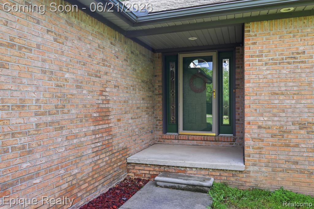 2348 Rochester Road Leonard, MI 48367 - Photo 4 of 31
