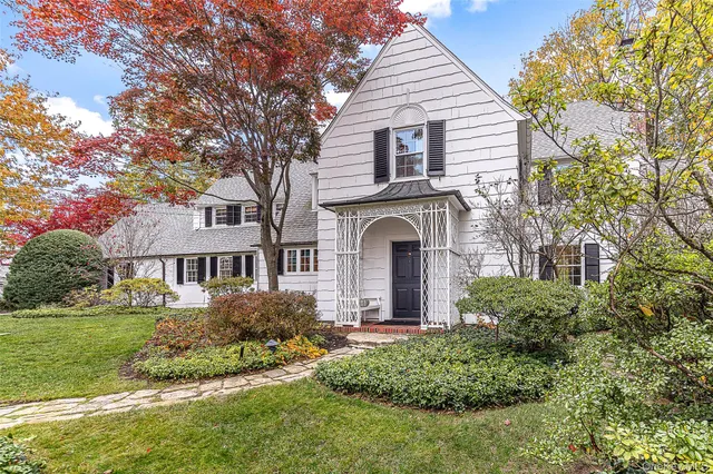 $1,695,000 | 80 Hereford Road, Bronxville, NY 10708