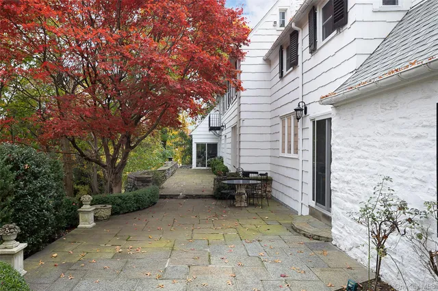 $1,695,000 | 80 Hereford Road, Bronxville, NY 10708