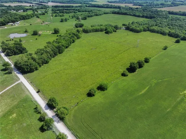 $420,000 | 1067 Southwest County Road, Butler, MO 64730