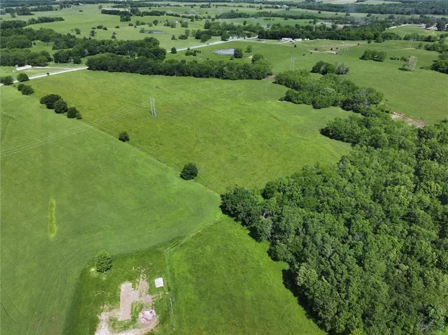 $420,000 | 1067 Southwest County Road, Butler, MO 64730