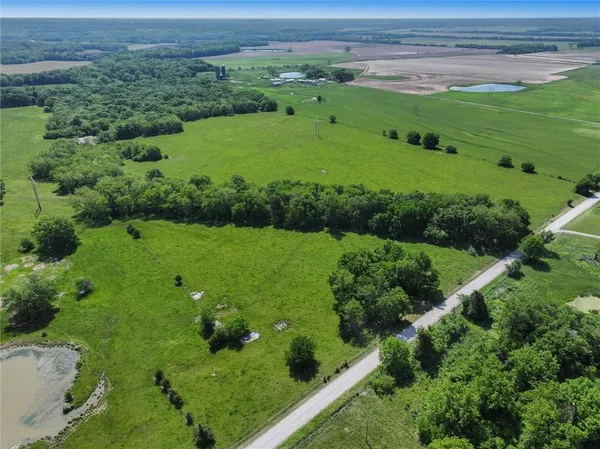 $420,000 | 1067 Southwest County Road, Butler, MO 64730